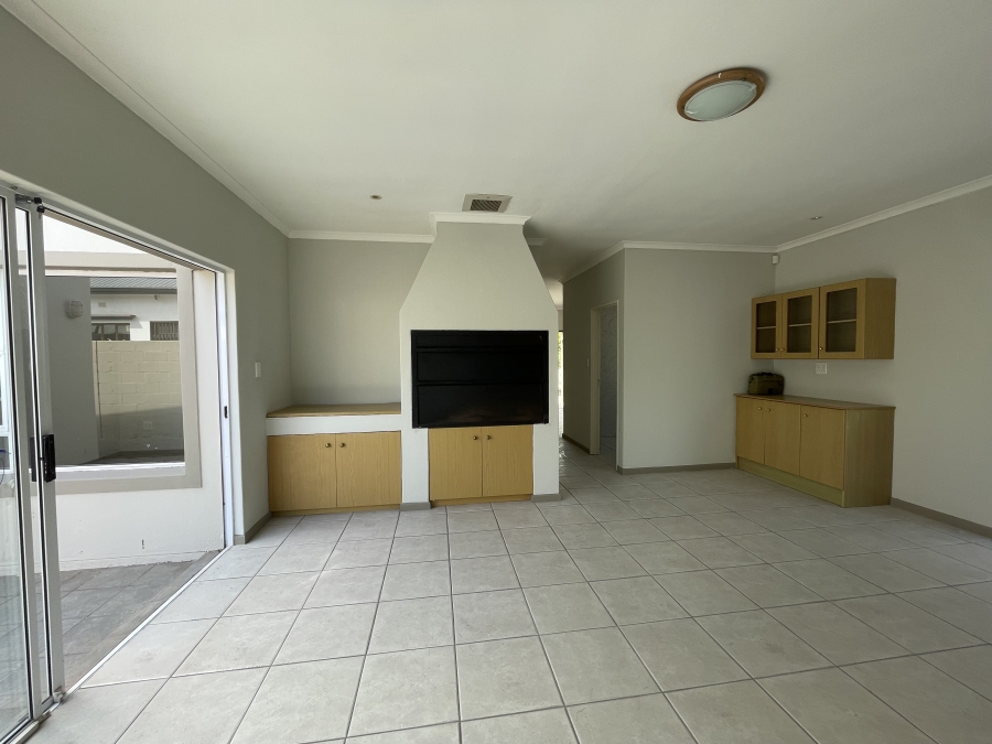 4 Bedroom Property for Sale in Middedorp Western Cape